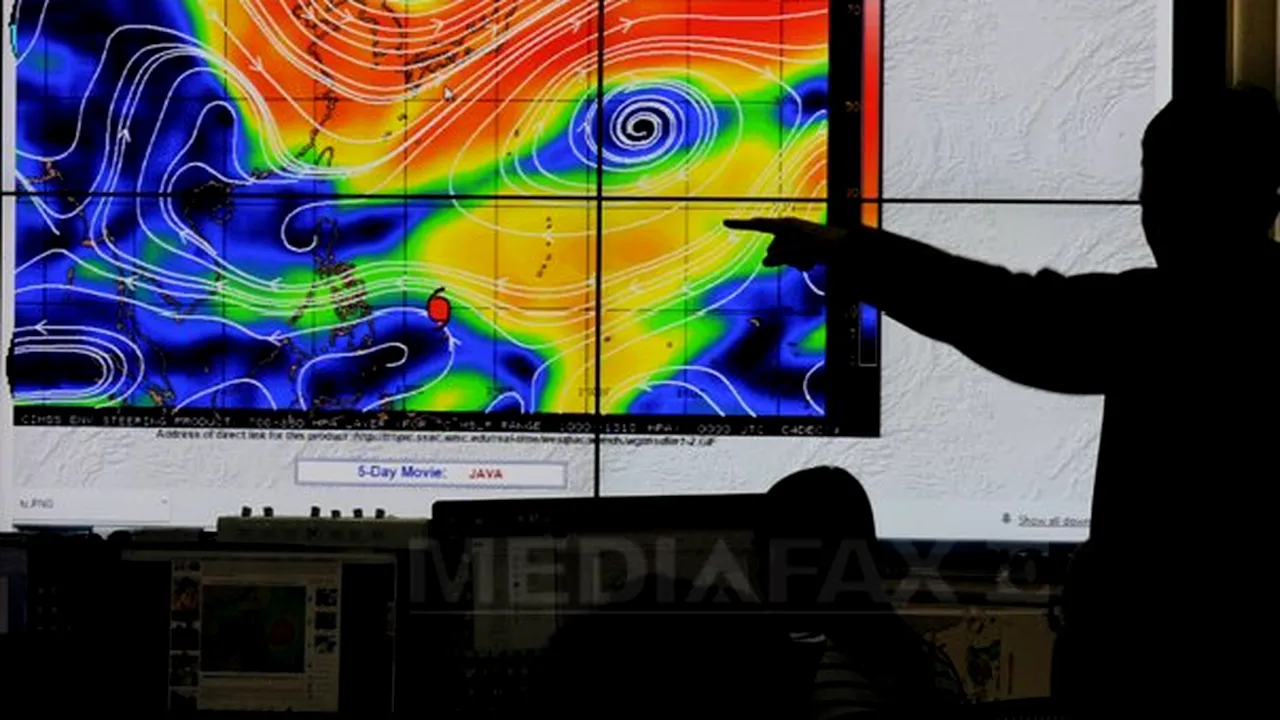 Mii de filipinezi se refugiază din calea taifunului Hagupit, care se apropie de arhipelag - FOTO