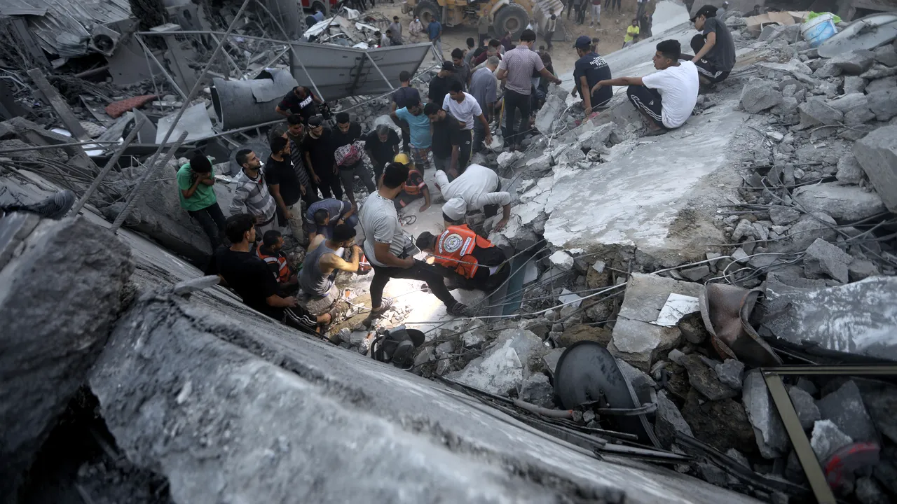 Războiul Israel-Hamas, ziua 25. Punctul de trecere al frontierei de la Rafah, deschis / Criza umanitară din Fâşia Gaza se adânceşte. Lupte intense între Hamas şi armata israeliană