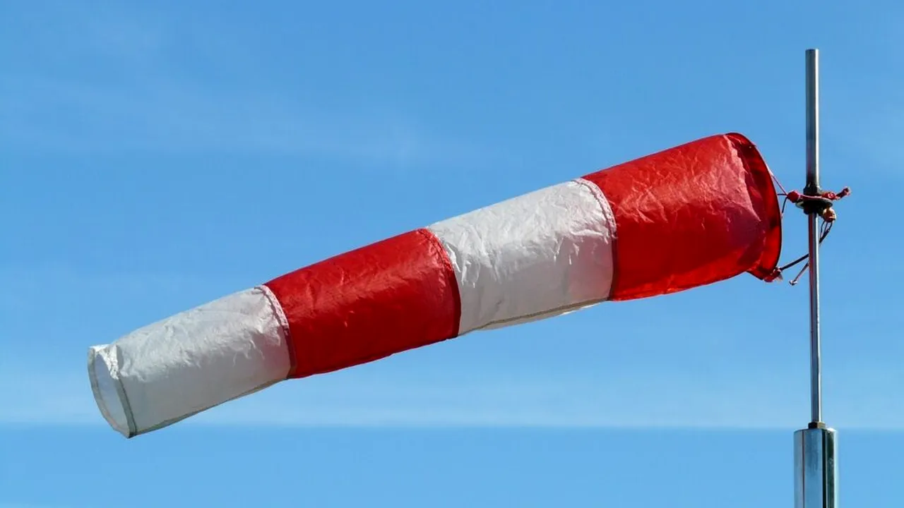 ANM a prelungit Codul roșu de vânt pentru județul Cluj