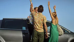 Uber lansează UberXL. Serviciul vine la pachet cu o ediţie specială pentru fanii SAGA Festival 