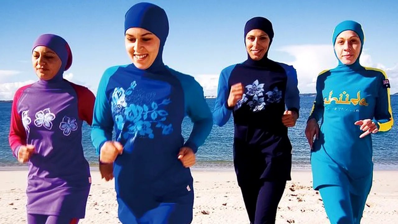 Franţa a suspendat măsura de interzicere a burkini în zona oraşului Villeneuve-Loubet: 