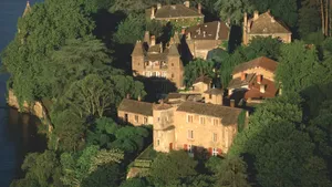 Un castel din patrimoniul orașului Lyon a fost scos la vânzare la un preț redus