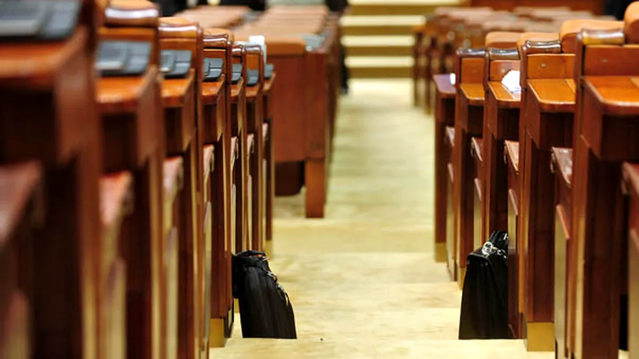Senat - Comisie: Cererea lui Băsescu de a adopta OUG pvind termenul de aviz la referendum, respinsă