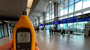 Plângerile pasagerilor au avut ecou. Cinci echipamente suplimentare de aer condiţionat, montate la Aeroportul Otopeni
