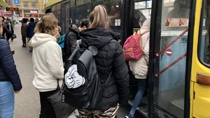 „Noroc” cu gripa. Mijloacele de transport în comun, dezinfectate în trei mari oraşe din ţară