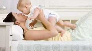 INS: Numărul naşterilor a scăzut cu 301 în mai faţă de aprilie, cel al căsătoriilor a crescut