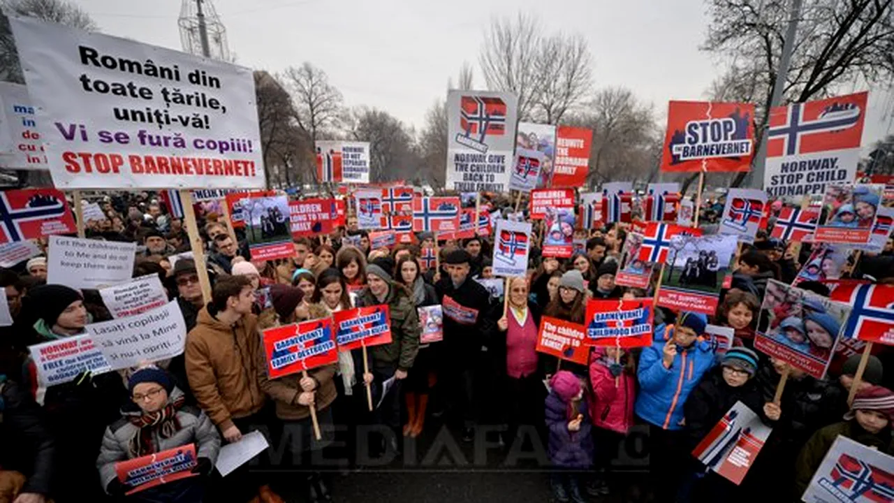 PROTESTE în Capitală şi în mai multe oraşe din ţară pentru familia Bodnariu, ai cărei copii au fost luaţi de autorităţile norvegiene - FOTO