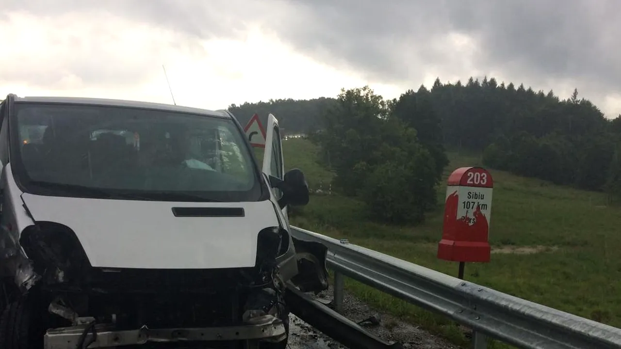 Un microbuz cu şase pasageri la bord s-a izbit de un parapet în judeţul Braşov. O persoană se află în stare gravă