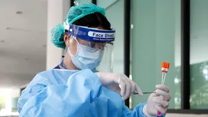 Trei pacienţii infectaţi cu Covid-19 sunt trataţi cu plasmă la „Matei Balş” în Capitală