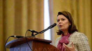 Cristea: Interzicerea completă a fumatului trebuie extinsă la cluburi, restaurante, spaţii de joacă