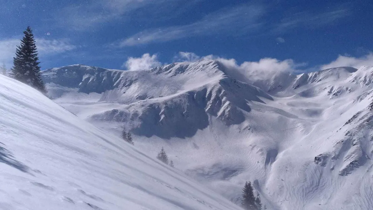 ALERTĂ! Risc de gradul 4 de avalanşe în Munţii Făgăraş, Bucegi şi Călimani 