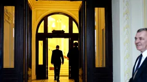 Klaus Iohannis a demisionat din funcţia de primar al Sibiului: Mi-am depus mandatul de primar, pentru a putea fi preşedintele României