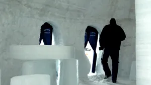 Primii turişti s-au cazat la hotelul de gheaţă de la Bâlea Lac