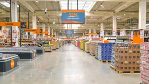 Centre comerciale Auchan din România vizate de un apropiat al premierului maghiar Viktor Orban