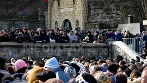 Zeci de mii de credincioşi, aşteptaţi să vină la peştera Sfântului Andrei din judeţul Constanţa