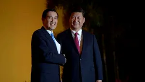 Liderii chinez Xi Jinping şi taiwanez Ma Ying-jeou îşi strâng mâna într-o întâlnire istorică