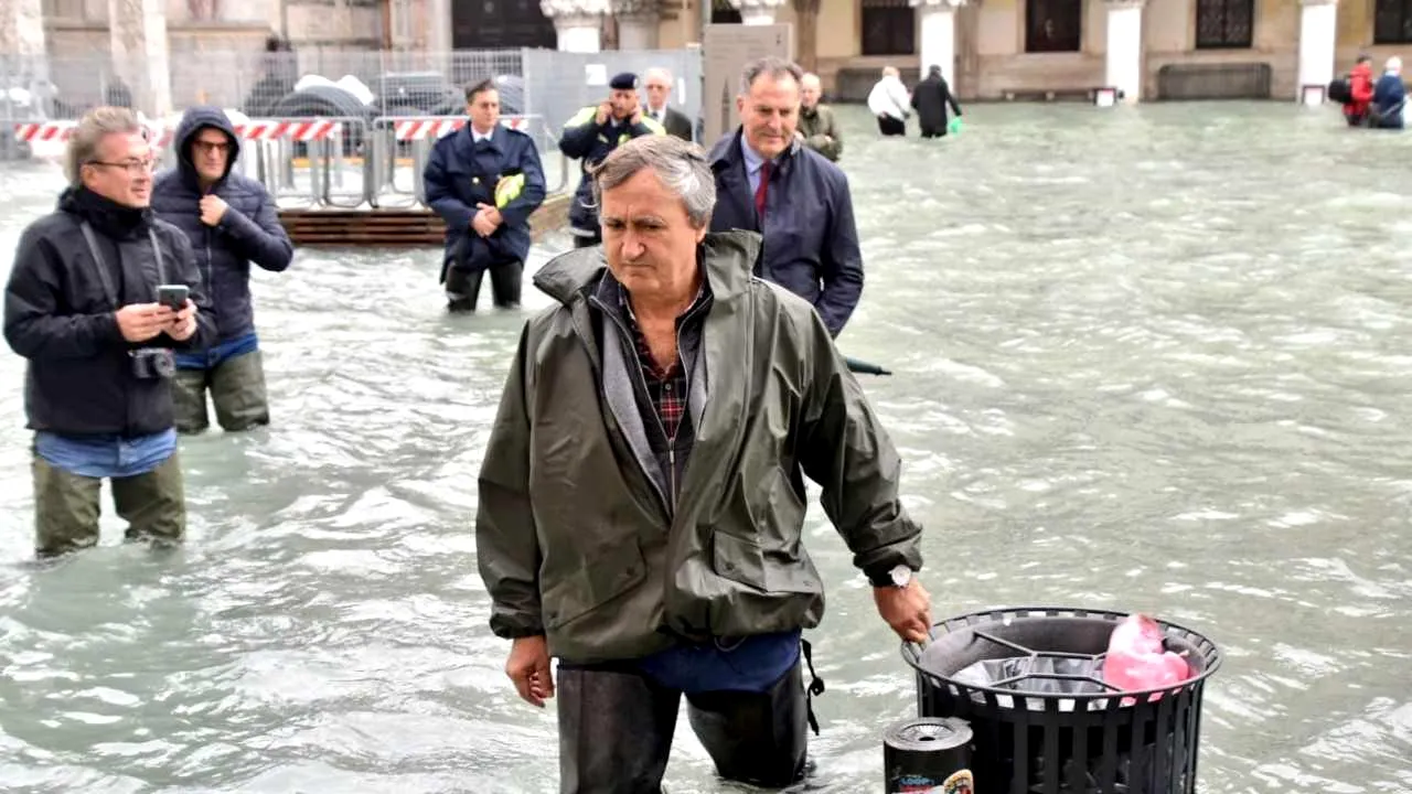 INUNDAŢII în Italia, în special în Veneţia: Cel puţin 11 persoane au murit în urma furtunilor | FOTO, VIDEO