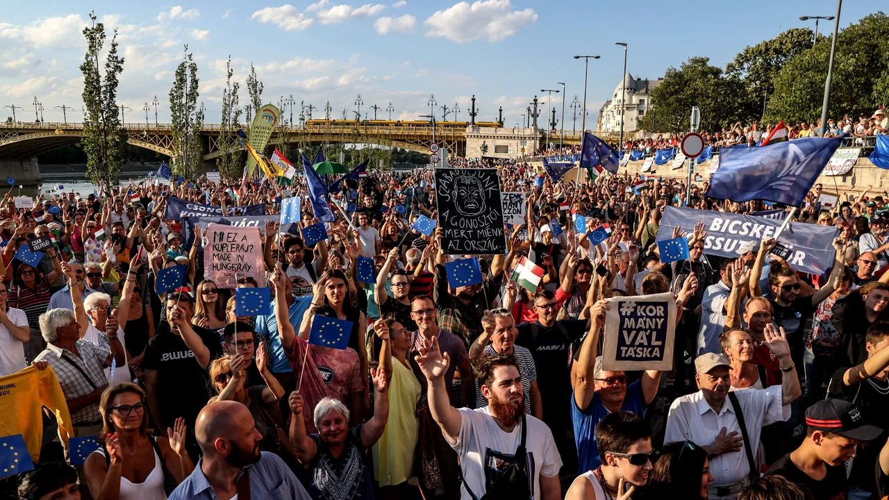 Maghiarii se mobilizează împotriva reformelor lui Orban