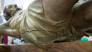 ''Capsulă a timpului'', descoperită în statuia lui Iisus din catedrala Sf. Agueda. Manuscrisul misterios lăsat cu secole în urmă | FOTO, VIDEO