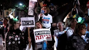 Mii de israelieni au manifestat la Tel Aviv împotriva corupţiei şi a premierului Netanyahu