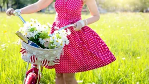 Trei idei de ţinute de zi care vor fi mereu la modă