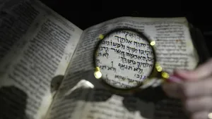 Biblia, operă divină sau umană? Cercetătorii dezvăluie originile sale complexe