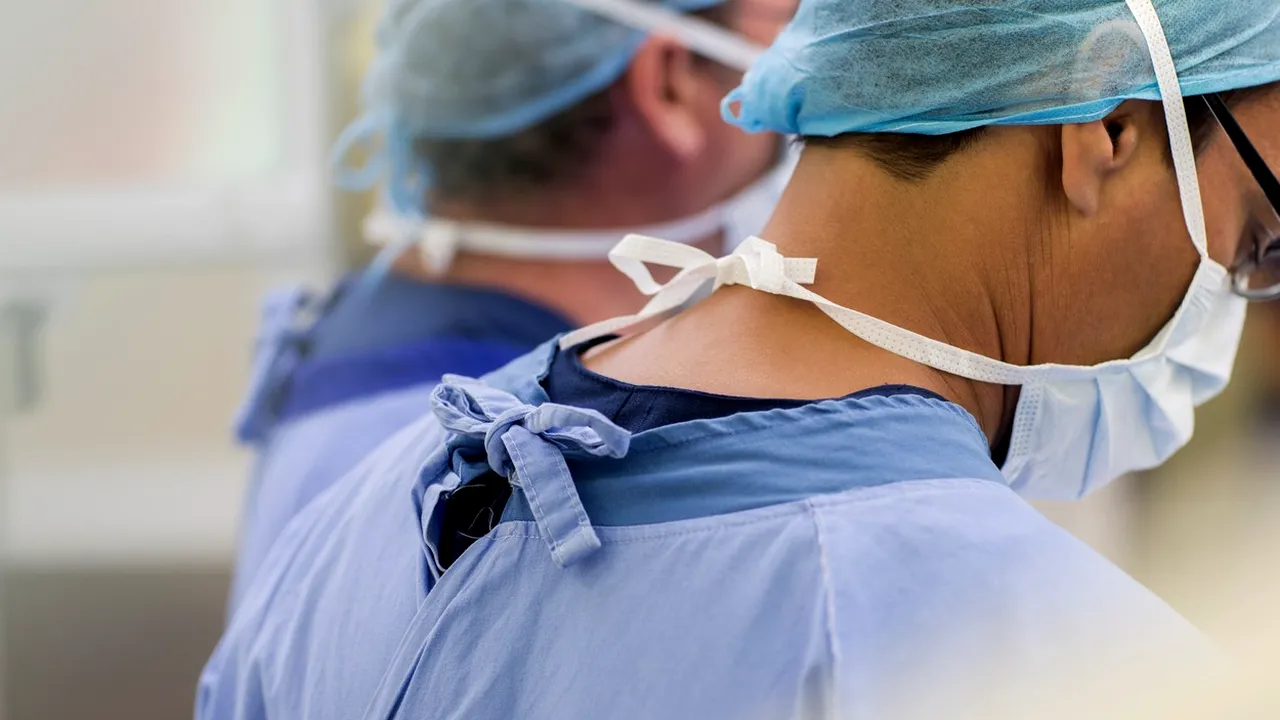 Un tânăr de 16 ani, nevaccinat şi cu comorbidităţi, a murit de COVID