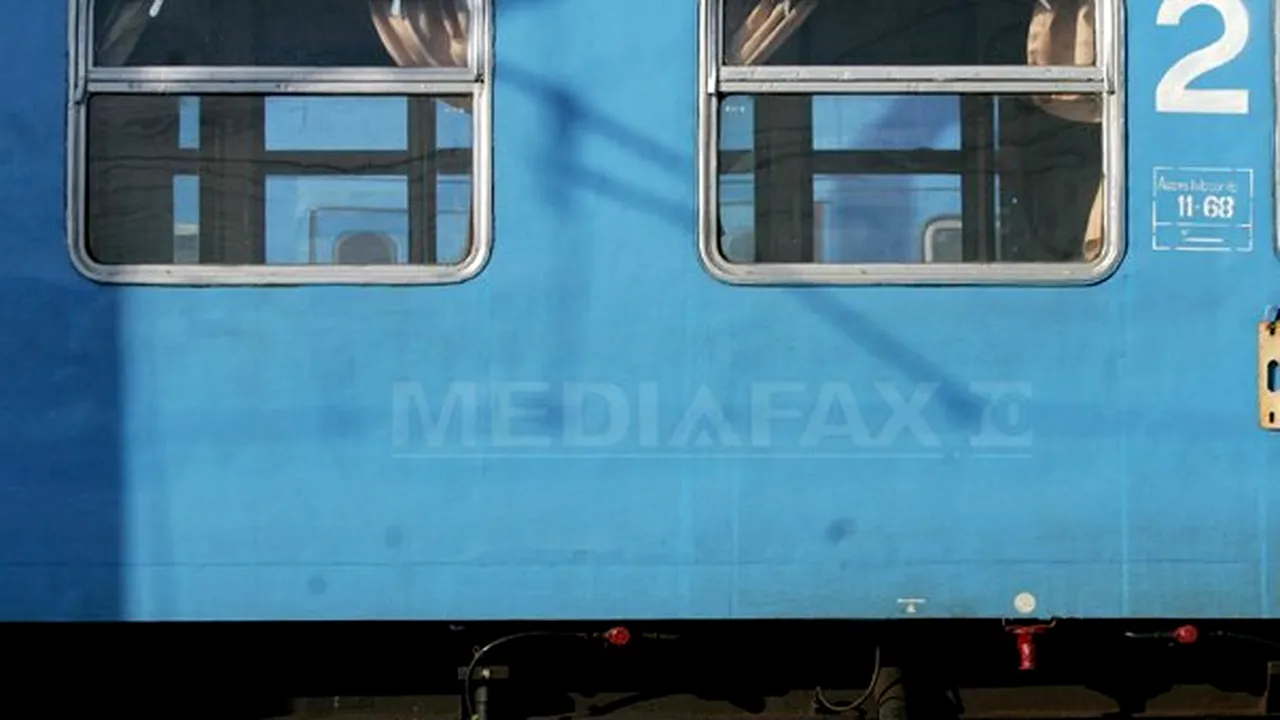 Trei morţi şi un rănit grav după ce o maşină a fost lovită de un tren, la Iaşi