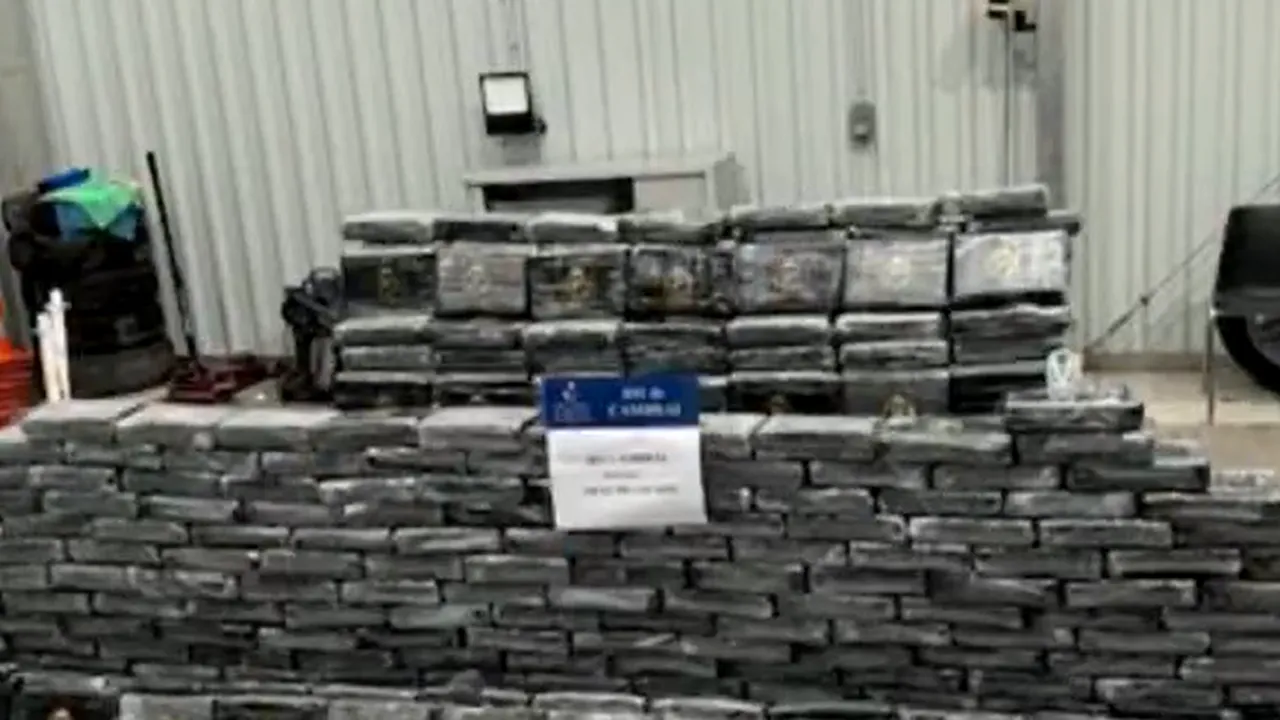 22 de kilograme de cocaină ascunse într-un camion românesc, confiscate de vameşii francezi
