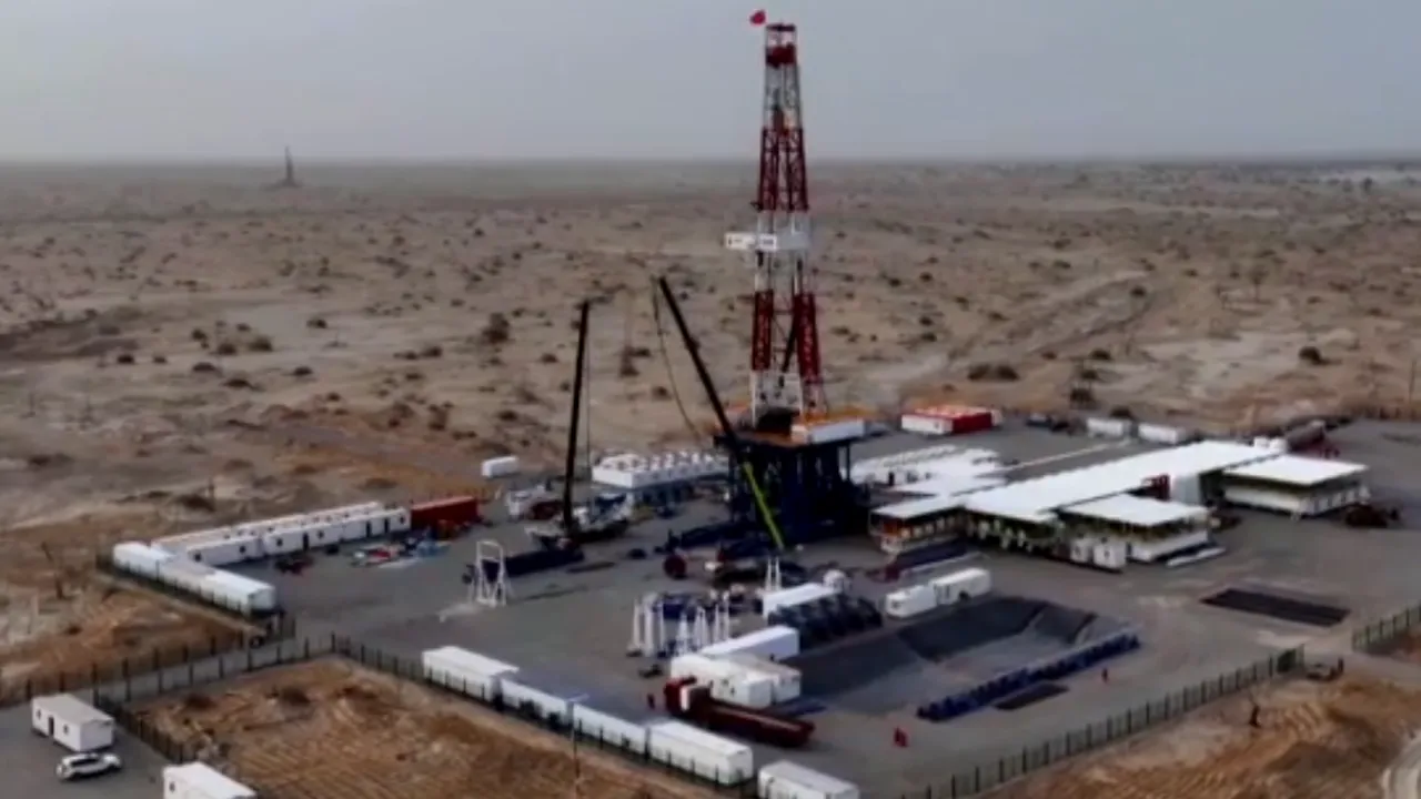 China sapă o fântână care va coborî până la 11 km sub pământ