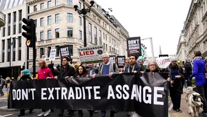 Statele Unite fac apel la decizia curţii de justiţie britanice în privinţa extrădării fondatorului WikiLeaks. Care este starea lui Julian Assange
