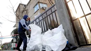 REPORTAJ: Mici afaceri din zona Eroilor, cu lacătul pe uşă acum din cauza surpărilor de teren - GALERIE FOTO