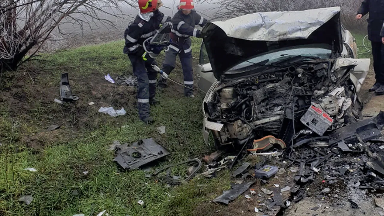 Grav accident în Dolj: 2 morţi şi 7 răniţi, între care doi copii în stare critică - FOTO