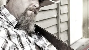 Cântăreţul country Wayne Mills, împuşcat mortal într-un bar american