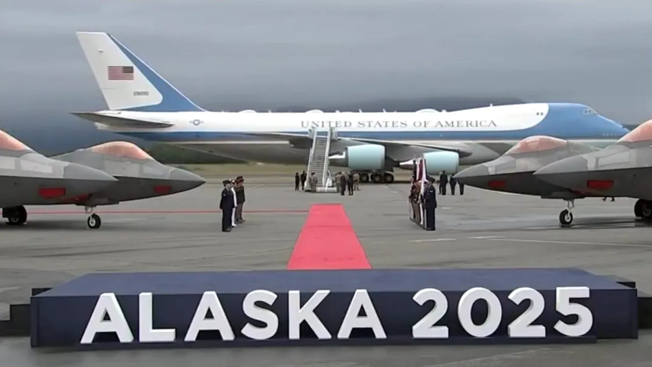 Trump a aterizat la baza militară din Alaska pentru summitul cu Putin