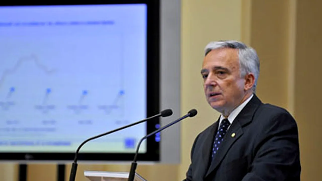 Isărescu ar vrea realocarea banilor dinspre salarii spre investiţii