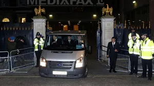 Sicriul cu corpul neînsufleţit al 