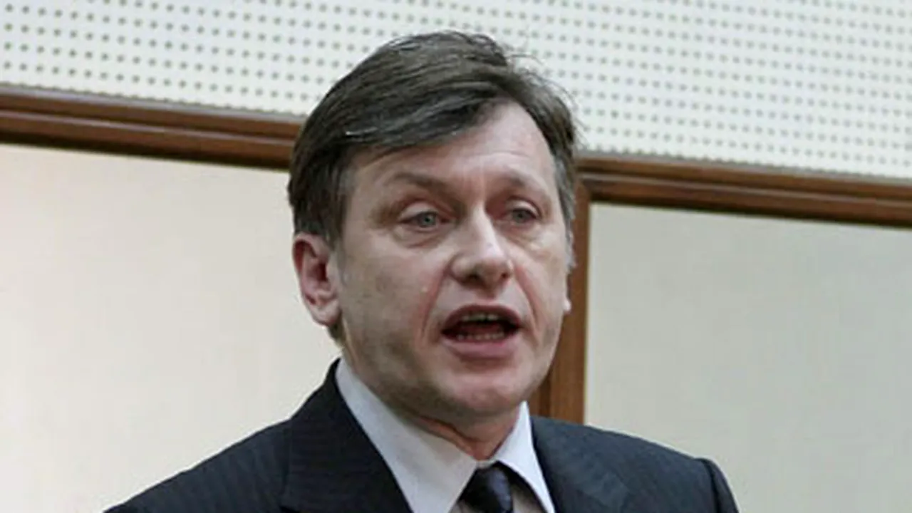 Antonescu l-ar pune pe Iohannis premier cu sprijinul majorităţii deja formate