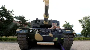Franţa şi Polonia presează Germania să trimită tancuri Leopard în Ucraina