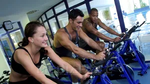 Febra mişcării: românii lasă anual 300 mil euro în centrele de fitness