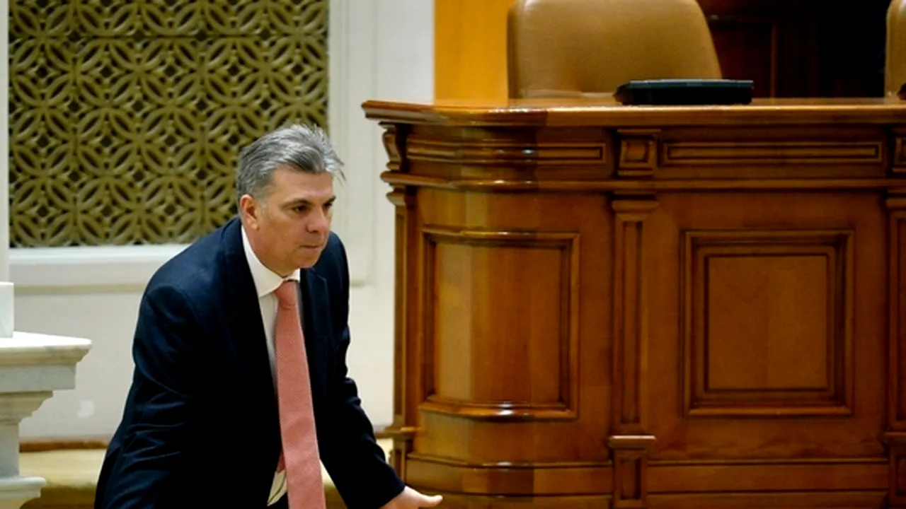 Zgonea, către Cernea, în plen: Aveţi vreun protest legat de cămăşi? Noi le purtăm. Dumneavoastră, nu