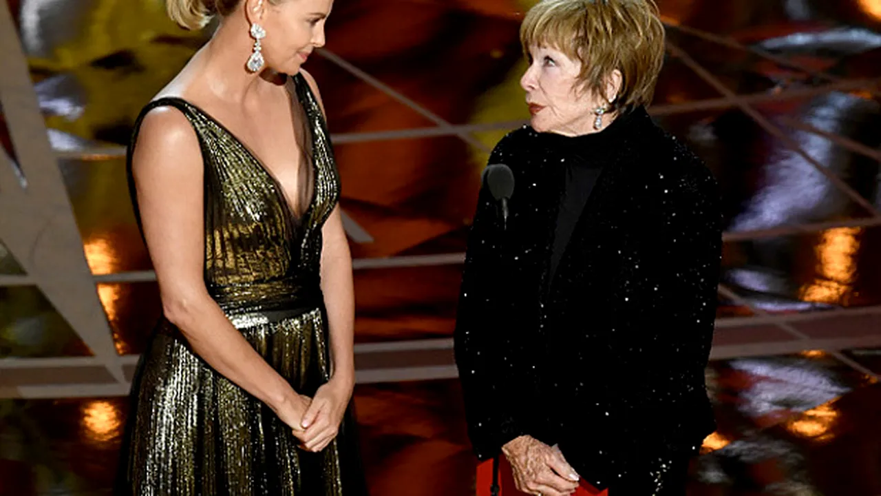 VIDEO Un post de televiziune iranian a modificat ţinutele celebrităţilor de la OSCAR 2017 din cauza decolteurilor. Silueta lui Charlize Theron, BLURATĂ 