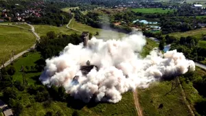 Fosta Uzină Electrică din Câmpulung Muscel a fost demolată prin detonare controlată