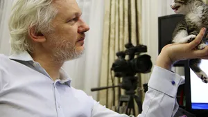 Fondatorul WikiLeaks: Un adolescent ar fi putut să acceseze contul de e-mail al lui John Podesta