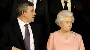 Regina Marii Britanii, nemulţumită cu privire la lipsa de echipament a militarilor în Afganistan