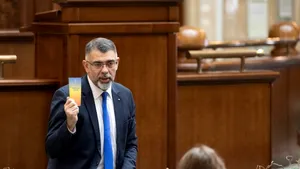 Cazanciuc: Ministrul să demisioneze după aprobarea unei moțiuni simple; dacă nu, premierul e obligat să-l revoce