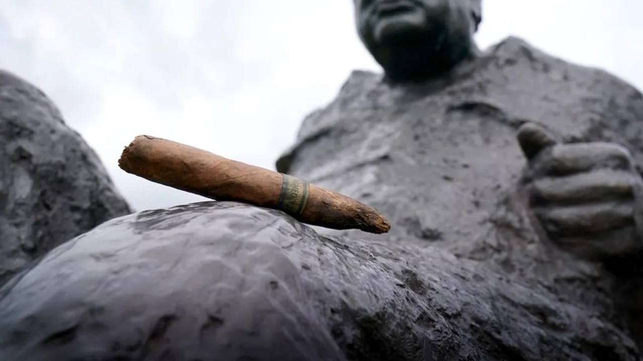 Un trabuc pe jumătate fumat de Winston Churchill şi o pipă deţinută de Harold Wilson, scoase la licitaţie