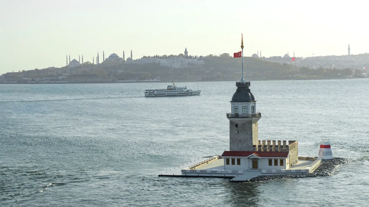 Aproape un milion de români au mers în Turcia anul trecut. Peste 350.000 în Antalya. Turiştii români au contribuit la cifrele record obţinute de turismul din Turcia