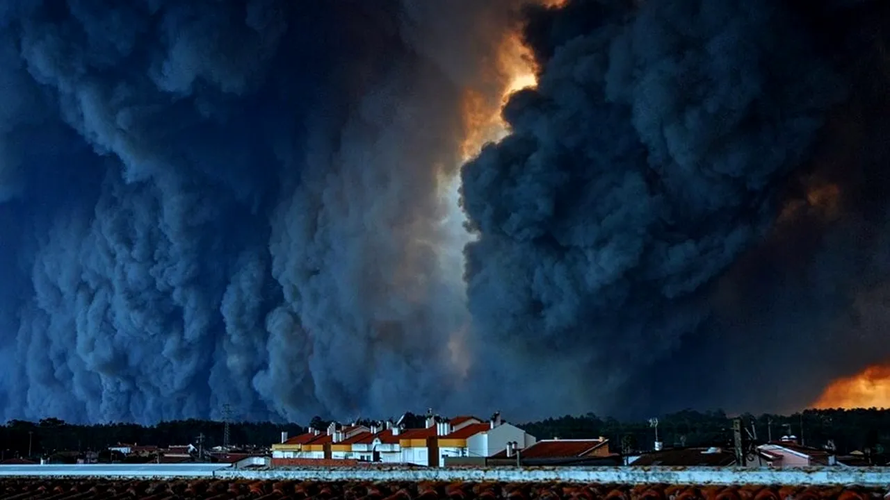 Cel puţin 30 de morţi şi peste 50 de răniţi în urma incendiilor de vegetaţie din Portugalia şi nordul Spaniei, favorizate de uraganul Ofelia. 500 de focare, identificate în zonă | FOTO