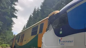 Cel puţin trei morţi şi zeci de răniţi după coliziunea între două trenuri, în Cehia FOTO